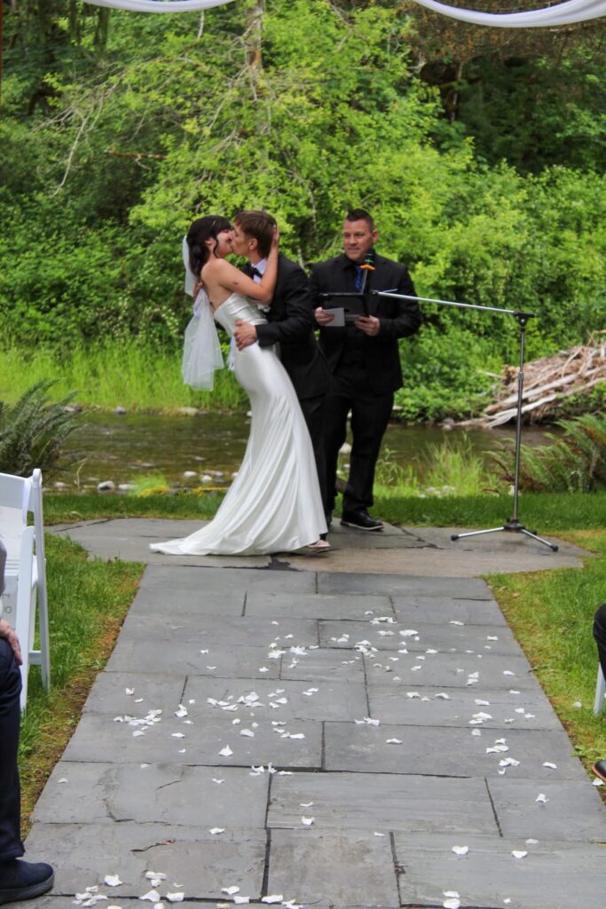 couple kissing at the waterfront venue