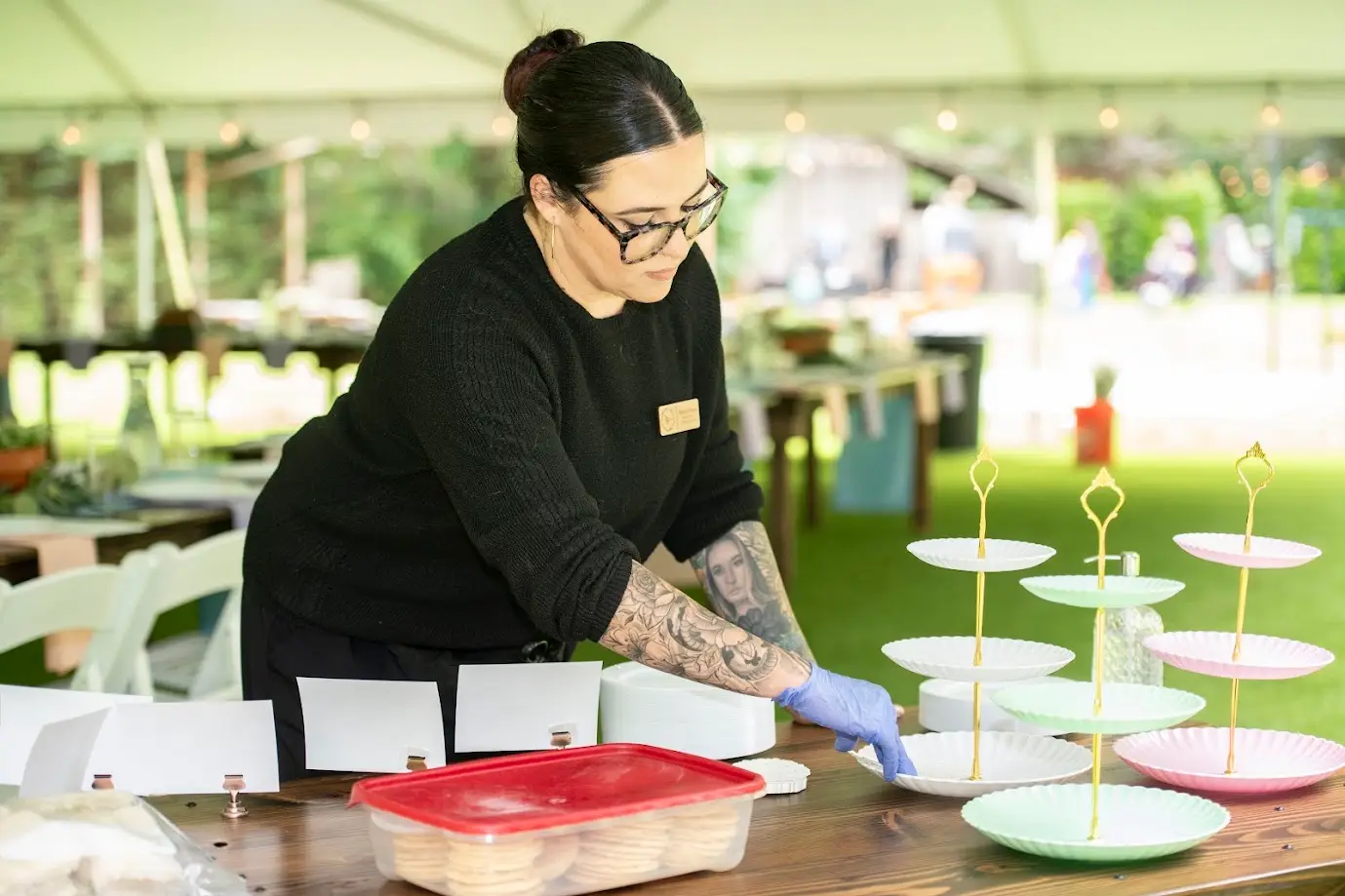 Staff member cutting the wedding cake at the reception